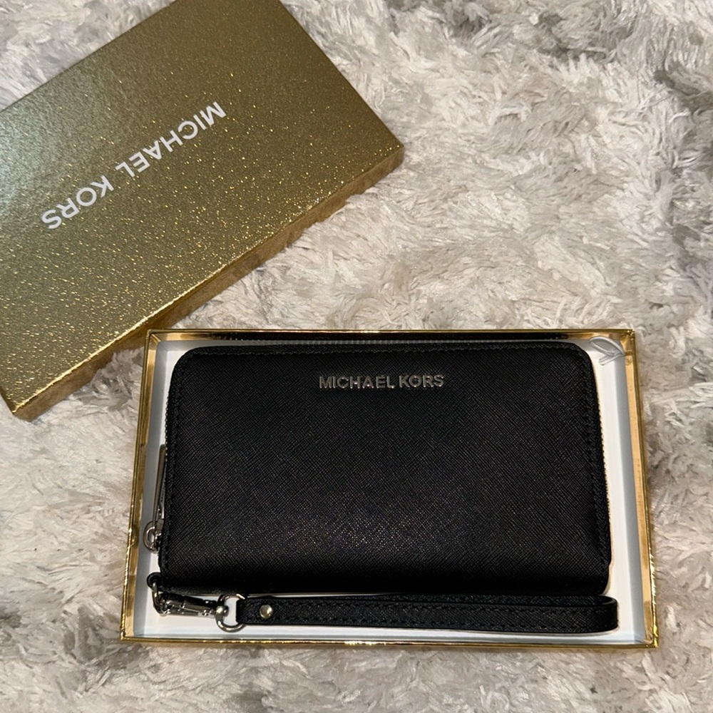 Michael Kors wristlet wallet